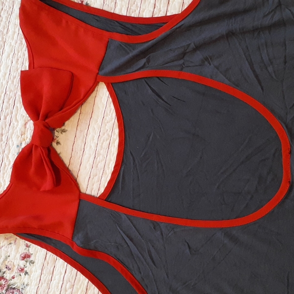 Keyhole Back Tank Top - Picture 3 of 5